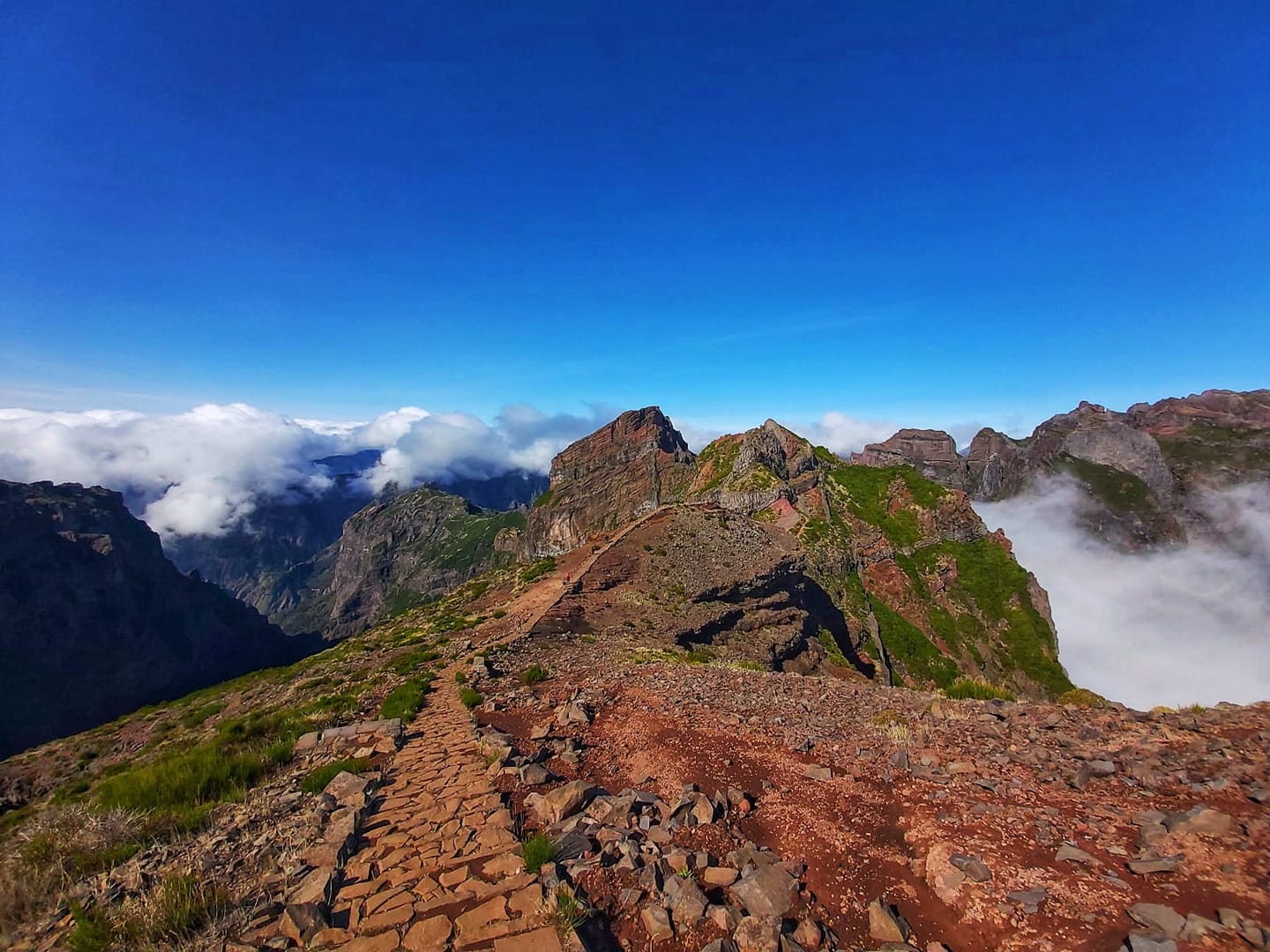 Pico Areeiro - Pico Ruivo Hikking